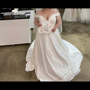 essence of Australia style D2761 never worn